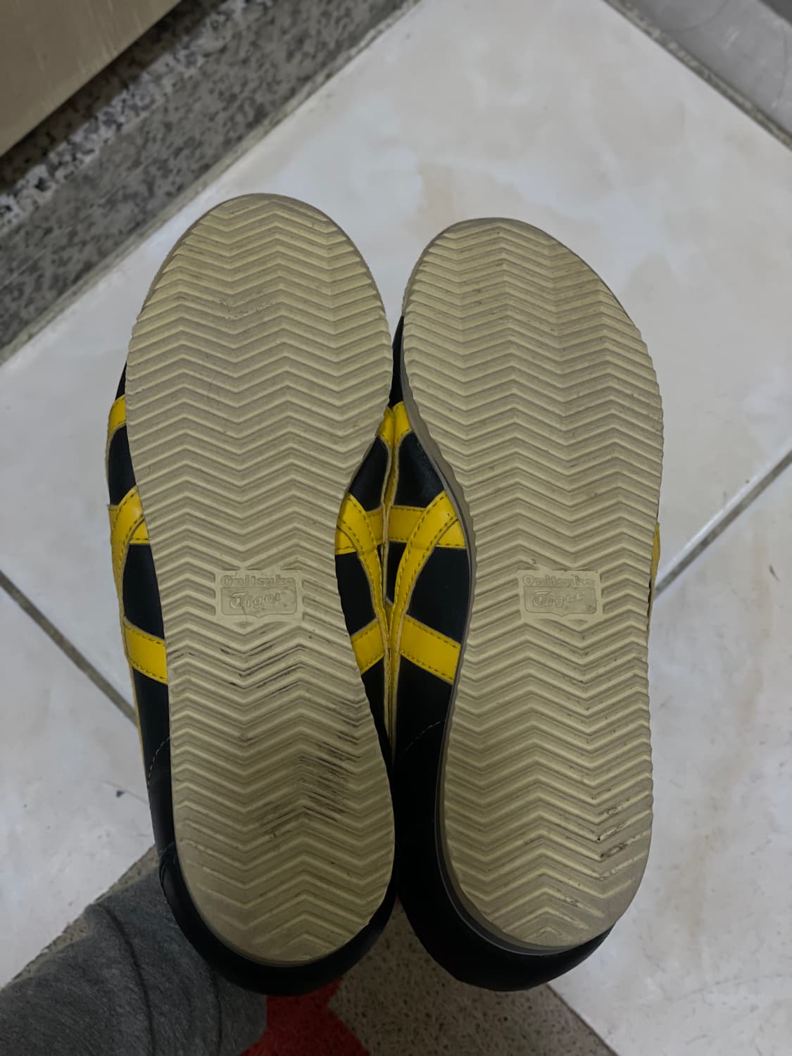 오니츠카 타이거 멕시코 66 블랙/ 옐로우 240 상품이미지4