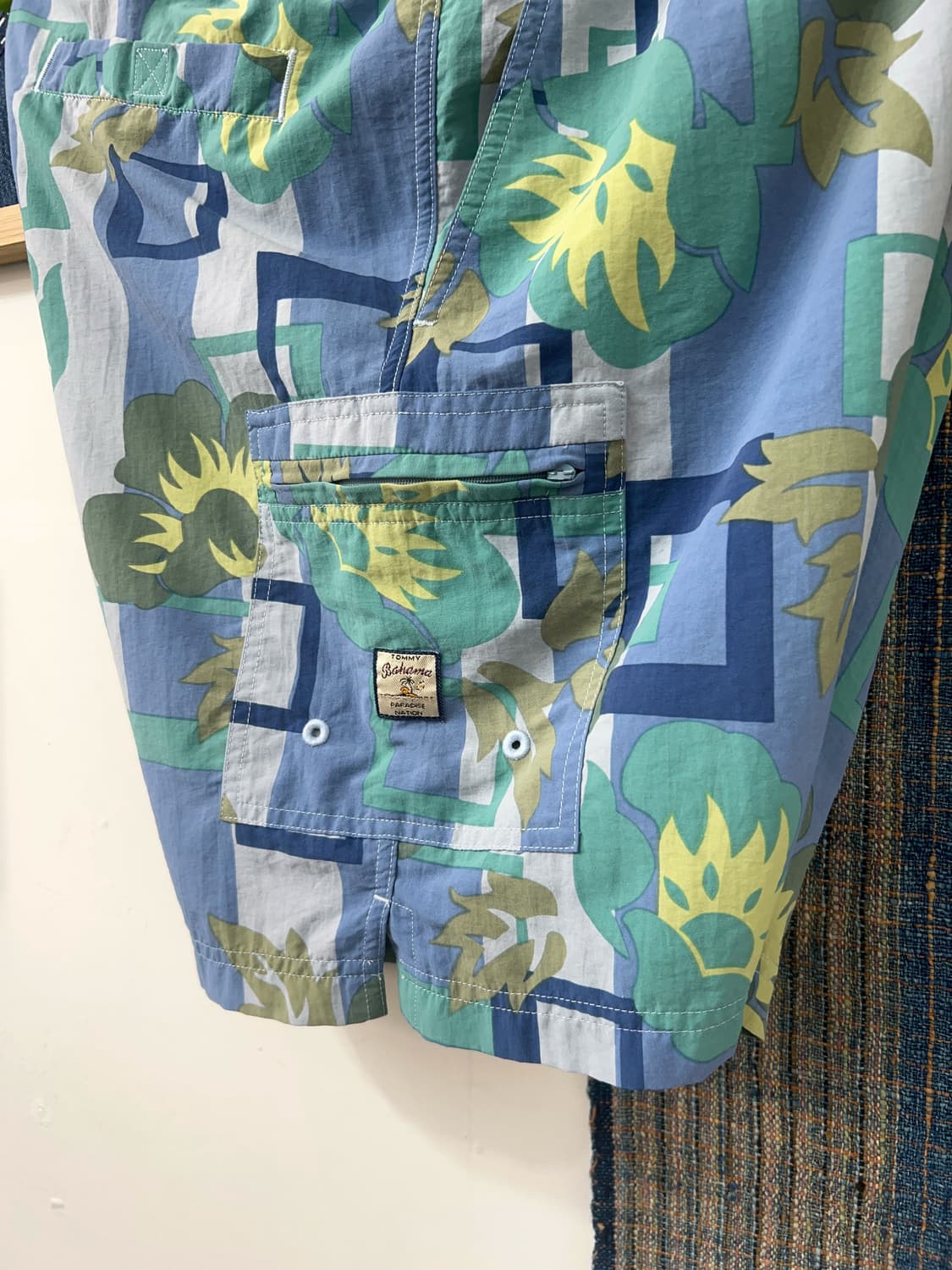 TOMMY BAHAMA Nylon Floral Board Shorts  상품이미지9