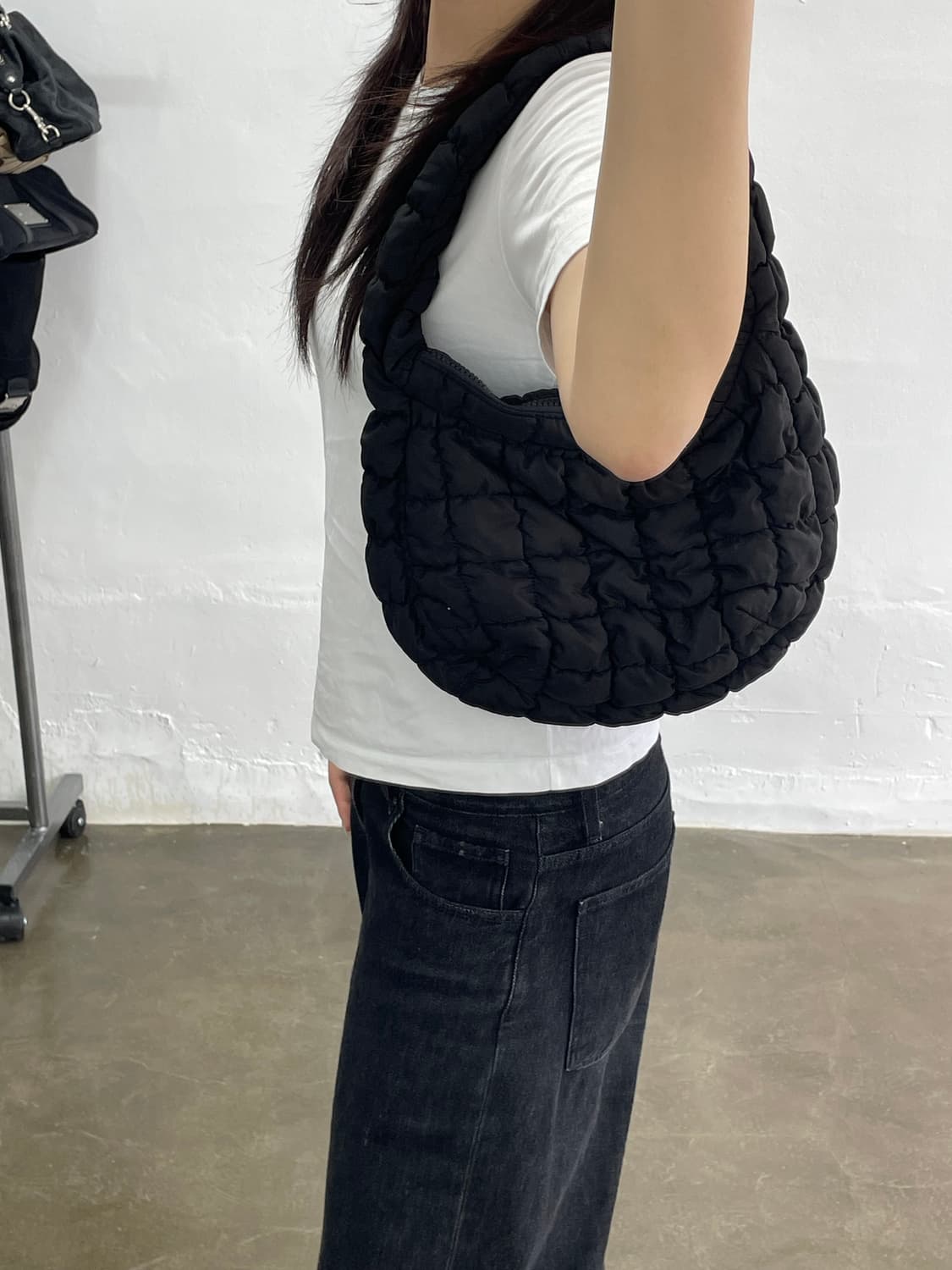 COS 퀼티드백 블랙 상품이미지1