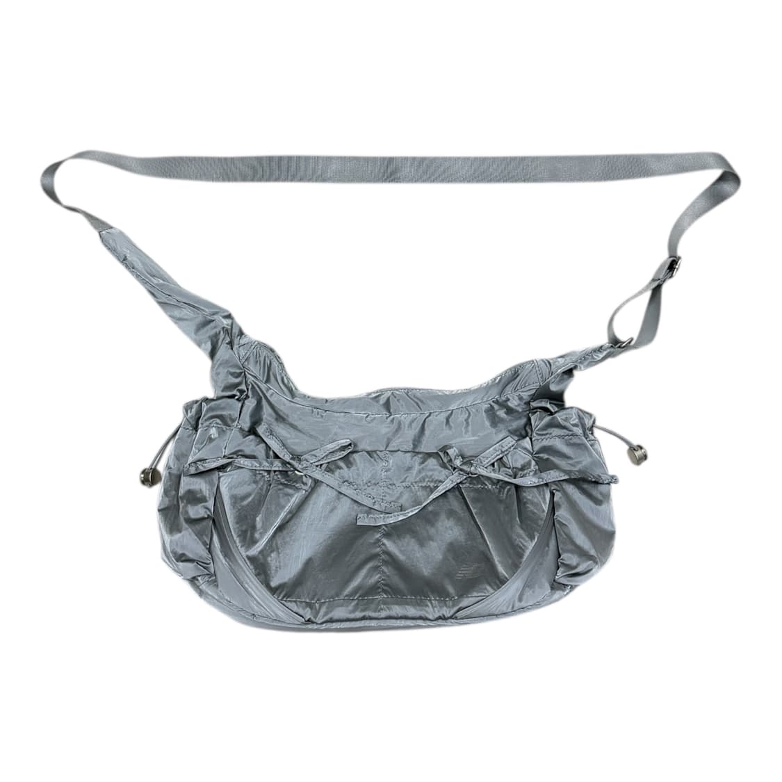 뉴발란스 글로시 리본 호보백 크로스백 가방 실버 상품이미지1