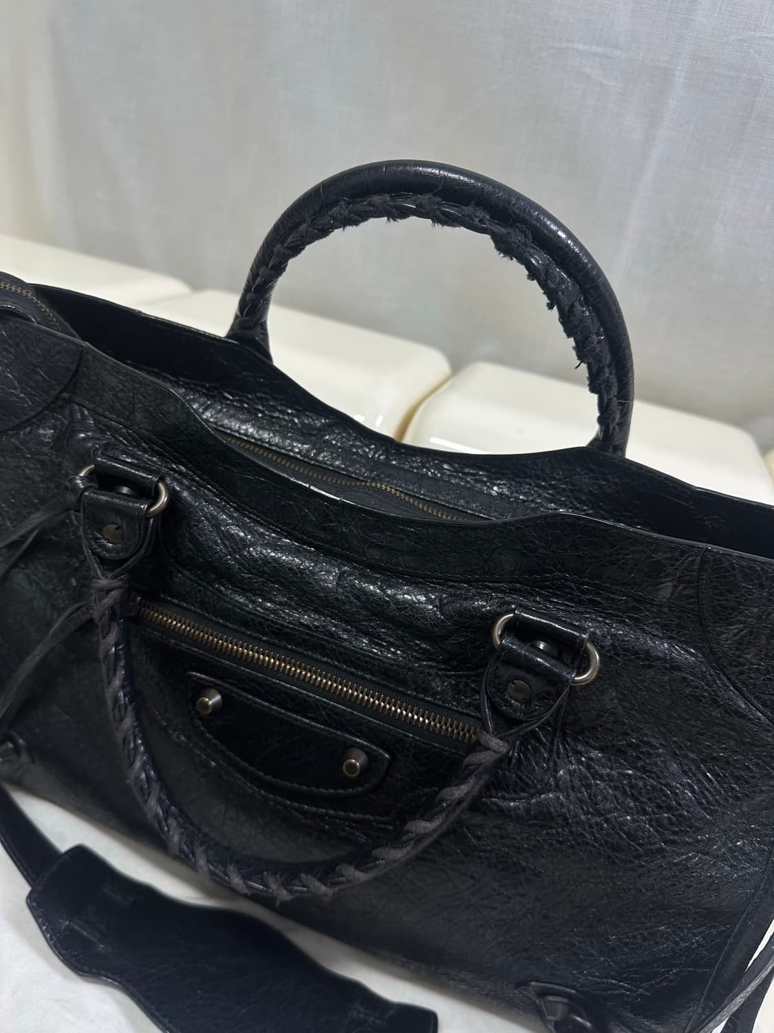 [A 정품] 발렌시아가 시티 모터백 미디움 블랙 상품이미지4