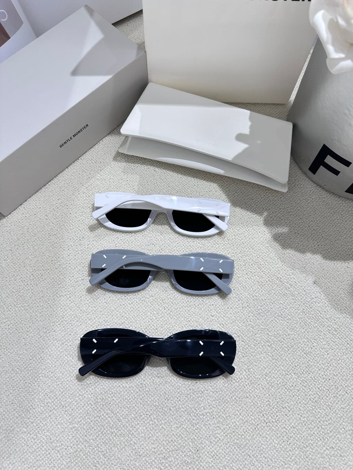 젠틀 몬스터 x 메종 마르지엘라 MM004 화이트 블랙 상품이미지3