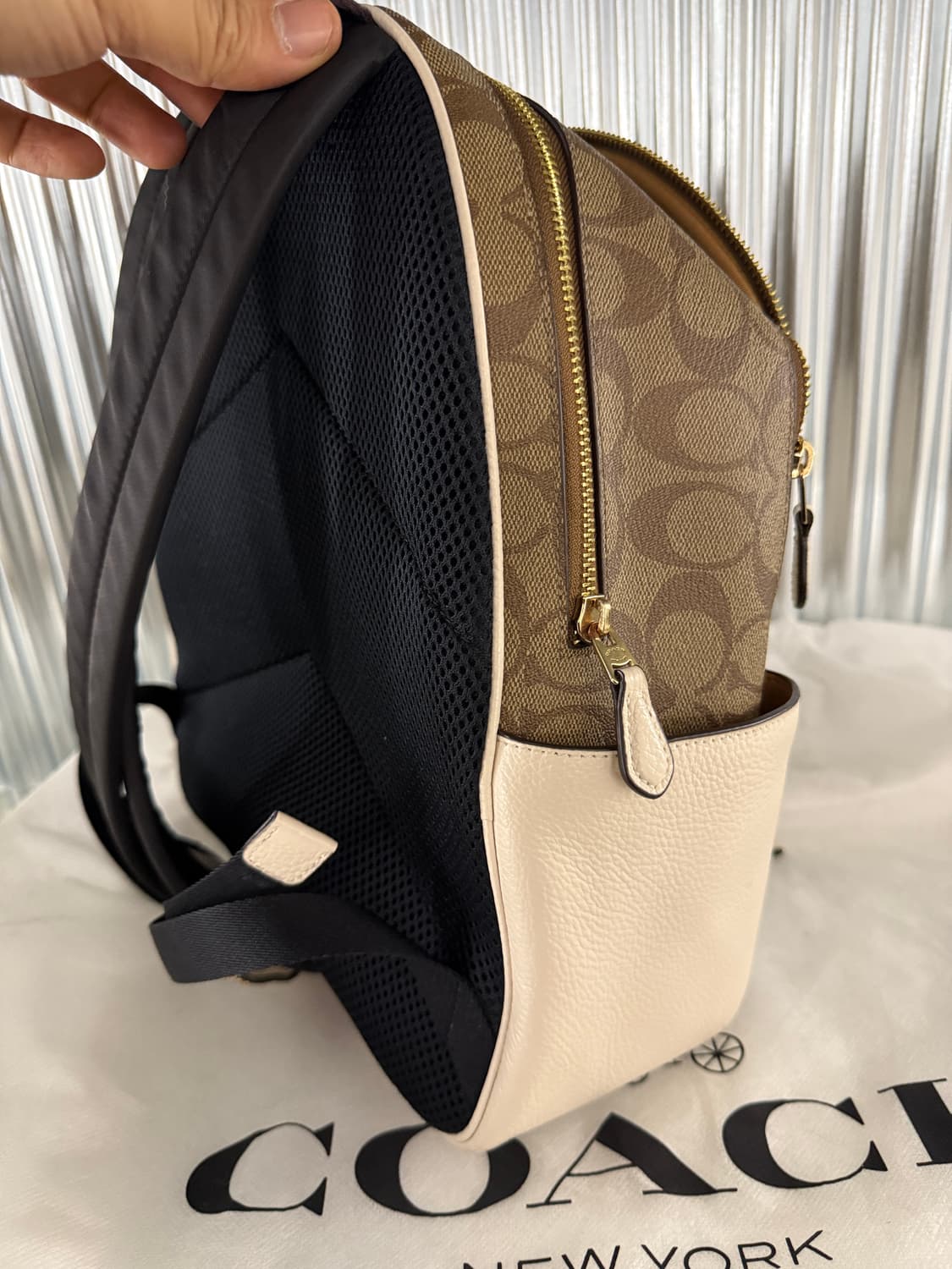 코치 시그니처 코트 백팩 아이보리 상품이미지7