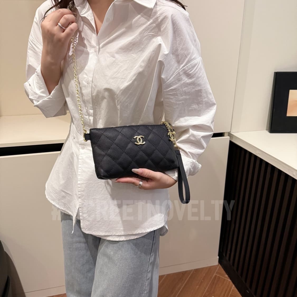 샤넬뷰티 캐비어 미니 체인 클러치 백 블랙 풀박스 상품이미지2