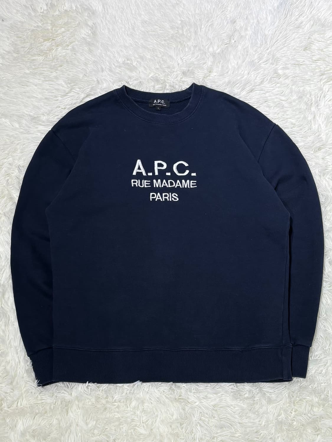 A.P.C 네이비 빅로고 맨투맨 상품이미지3