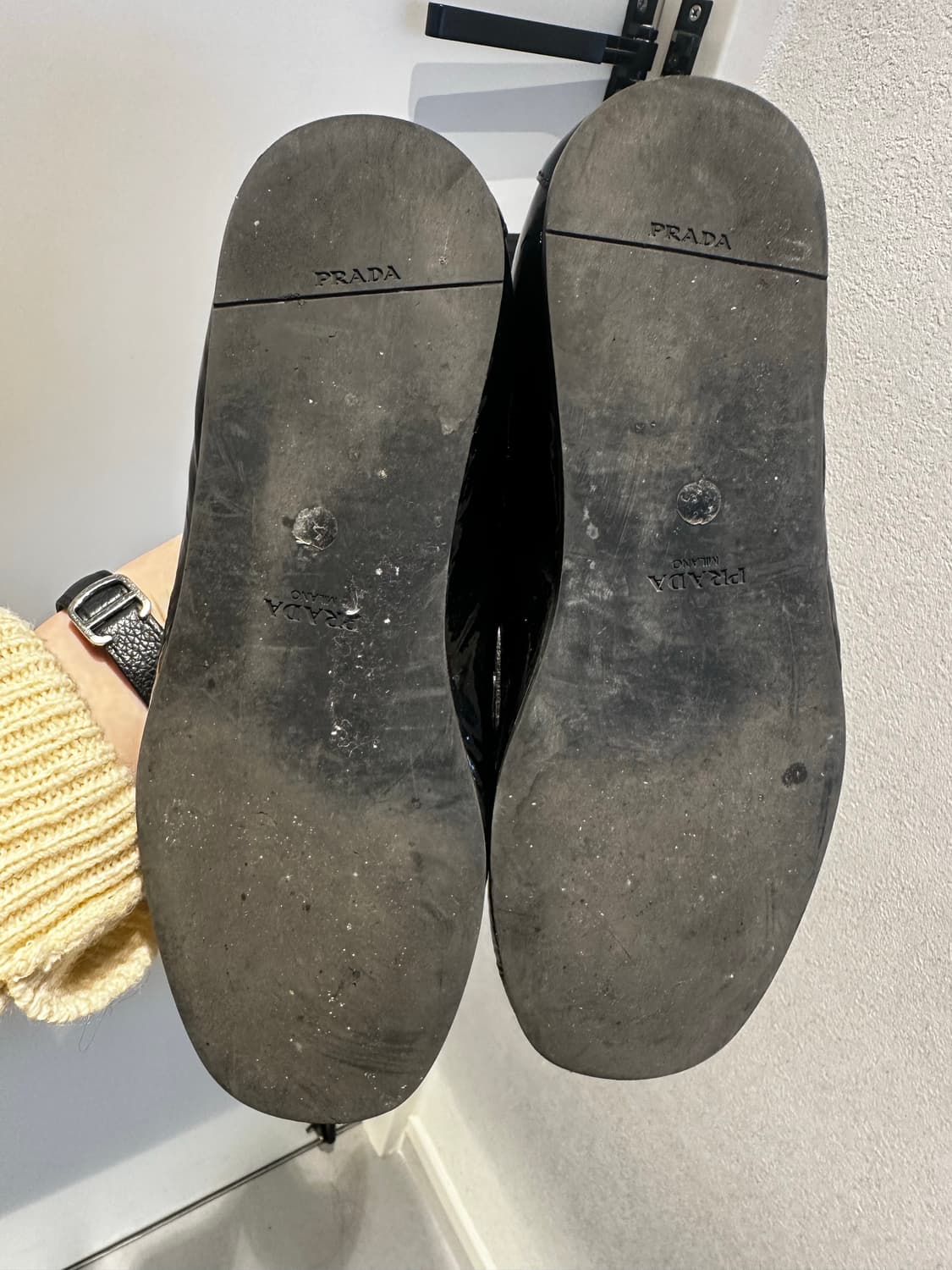 프라다 블랙 페이먼트 로퍼 상품이미지2