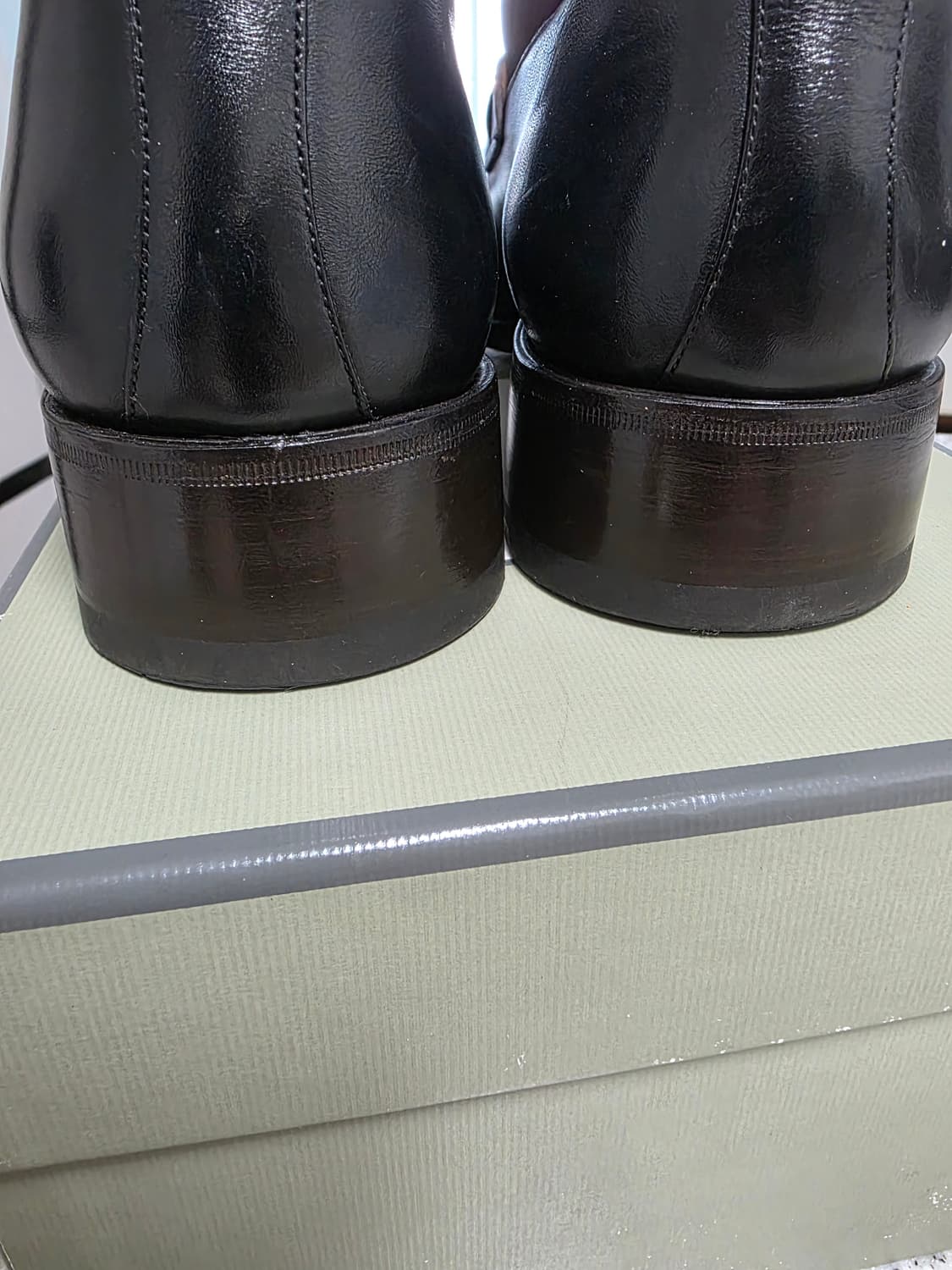 톰포드 엘칸 트위스트 로퍼 10사이즈 판매합니다. 상품이미지3