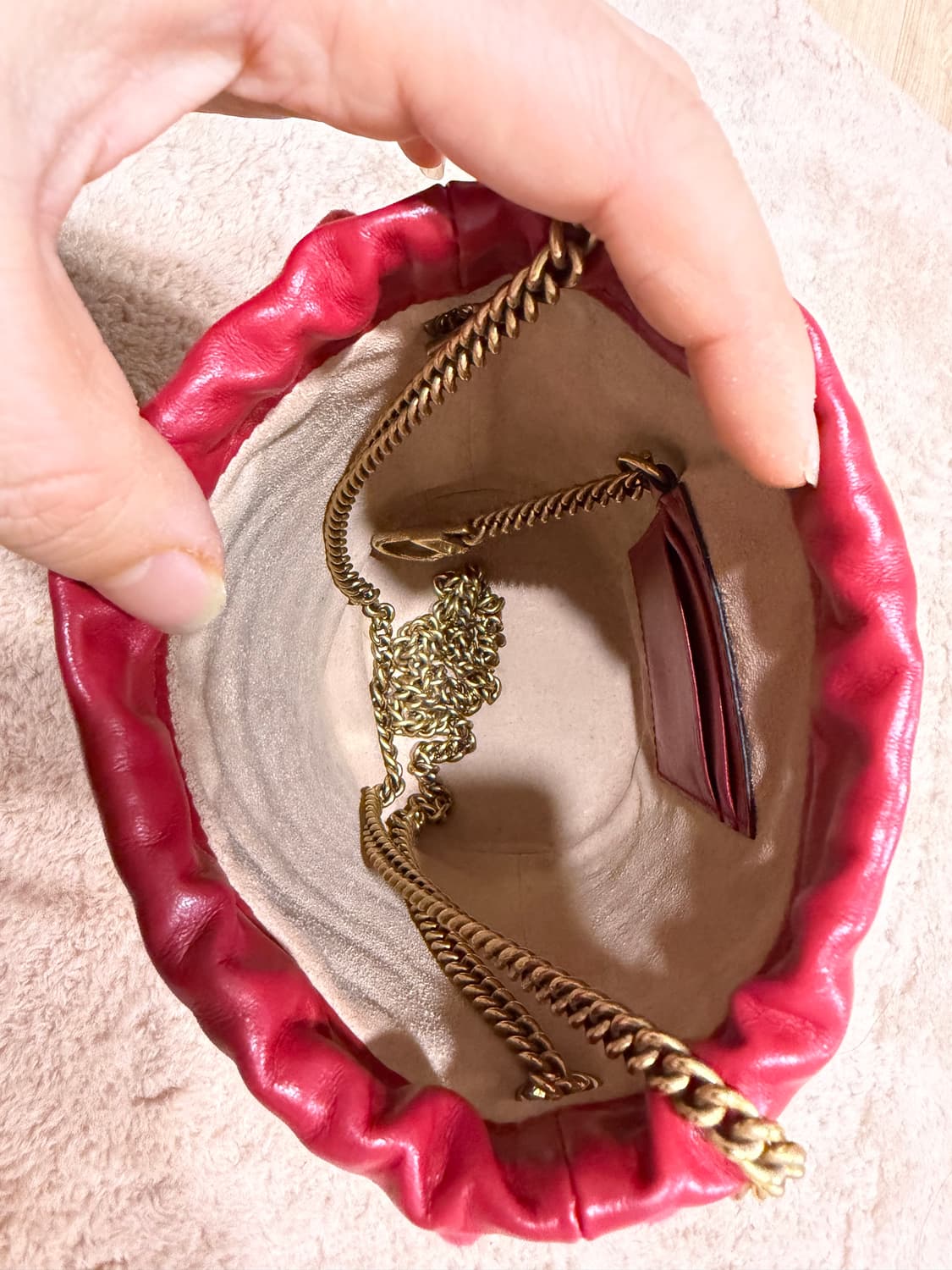 구찌 GG 마몽 마틀라세 미니 버킷백 레드 상품이미지4