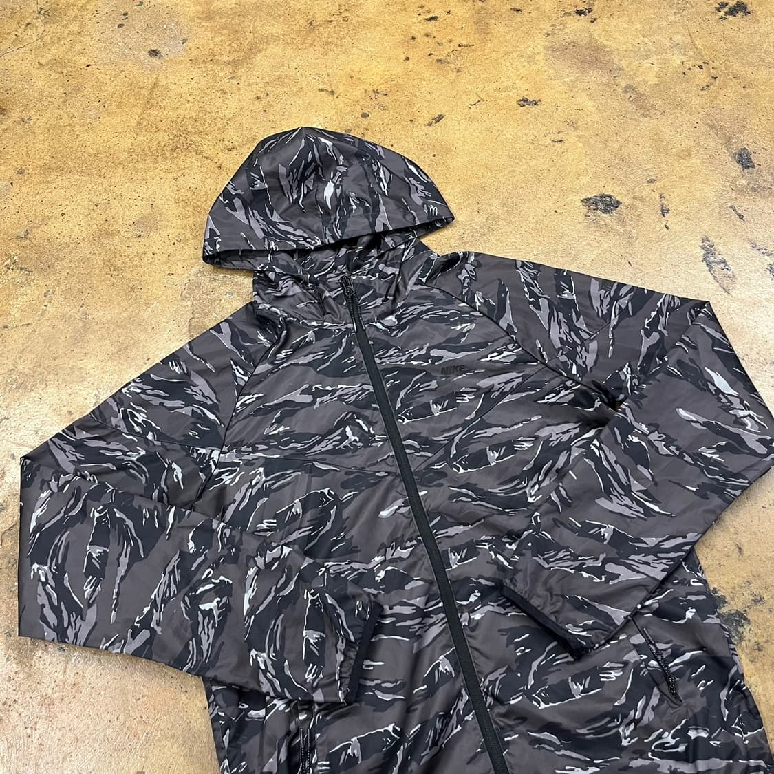 나이키 카모 밀리터리 그레이 블랙 바람막이  상품이미지1