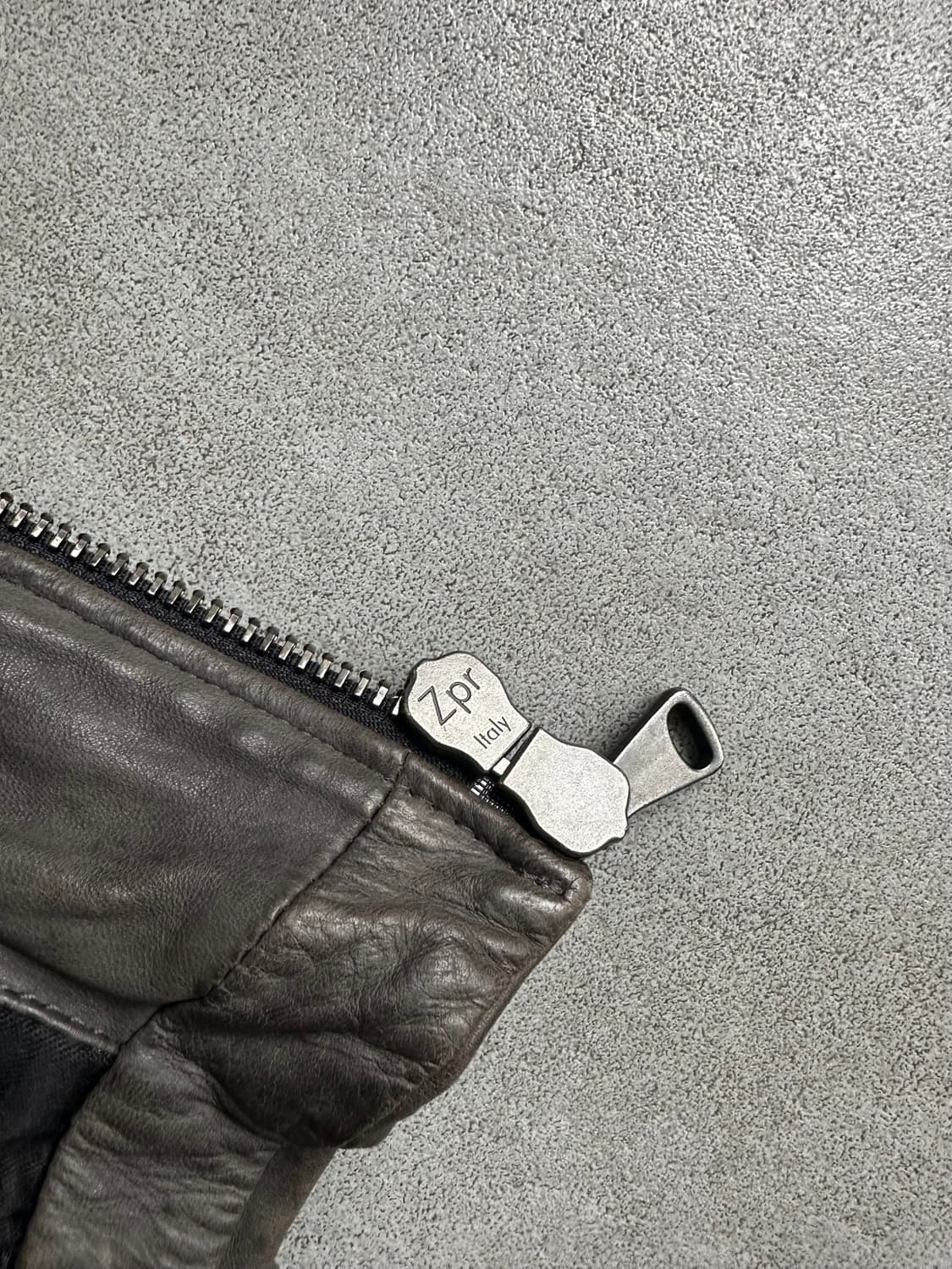 가렛 애쉬그레이 램스킨 하이넥 집업 레더 자켓 상품이미지7