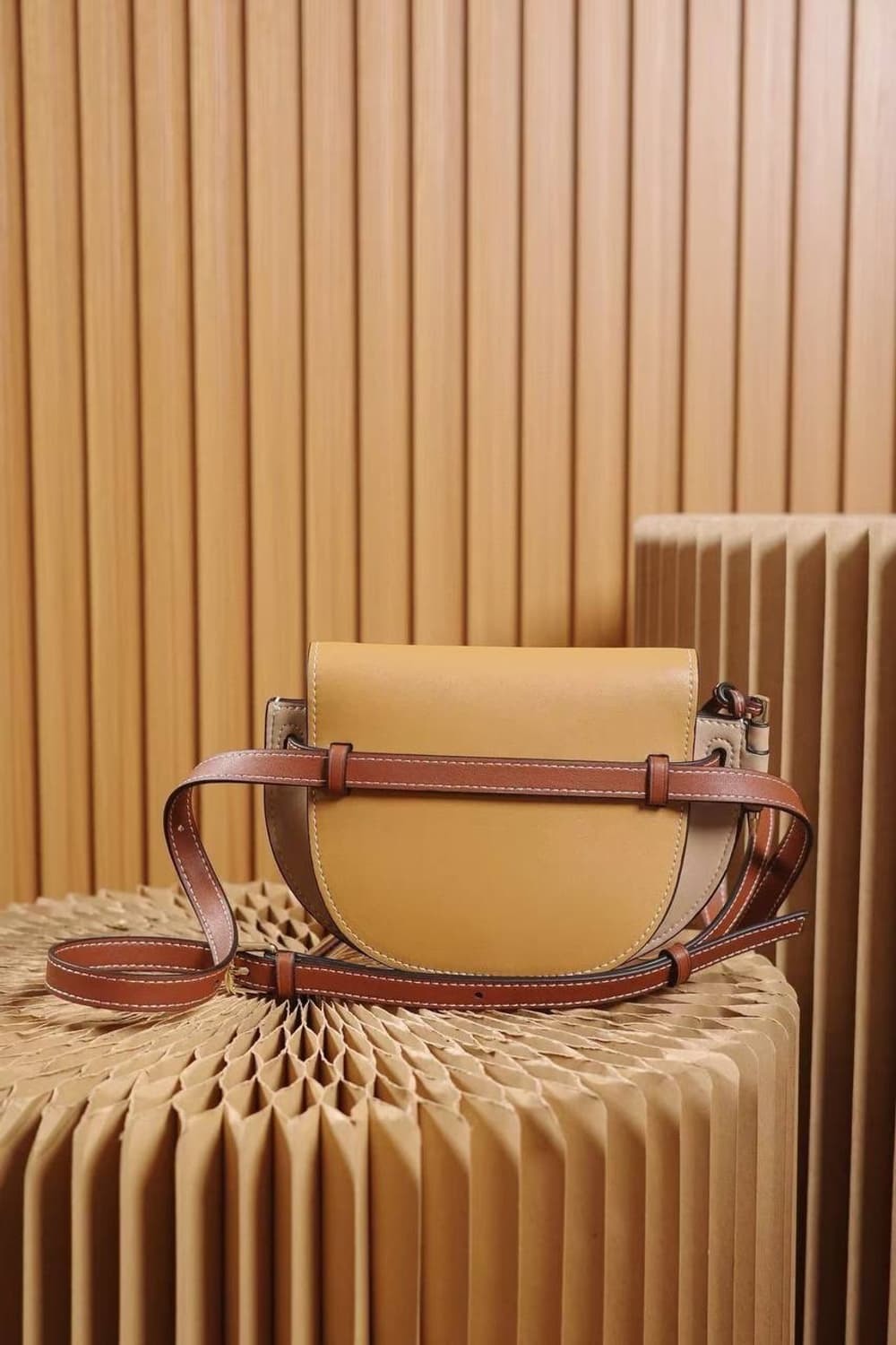 로에베(LOEWE) 미니 게이트 듀얼 백 상품이미지2