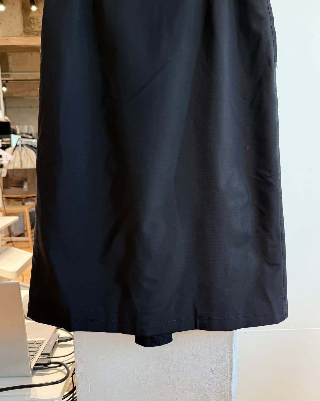 프라다 블랙 폴리에스테르 미디스커트 상품이미지4