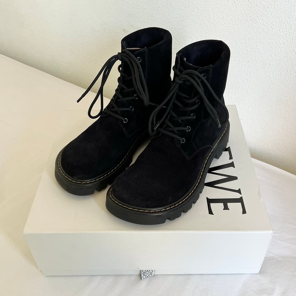 로에베 FW24 SIERRA 스웨이드 부츠 상품이미지2