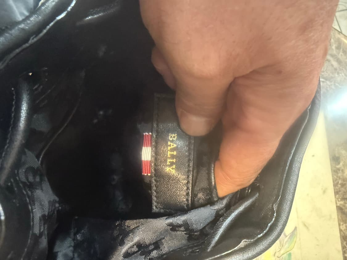 정품 발리 도나에 퀄팅 버킷백 팝니다 상품이미지7