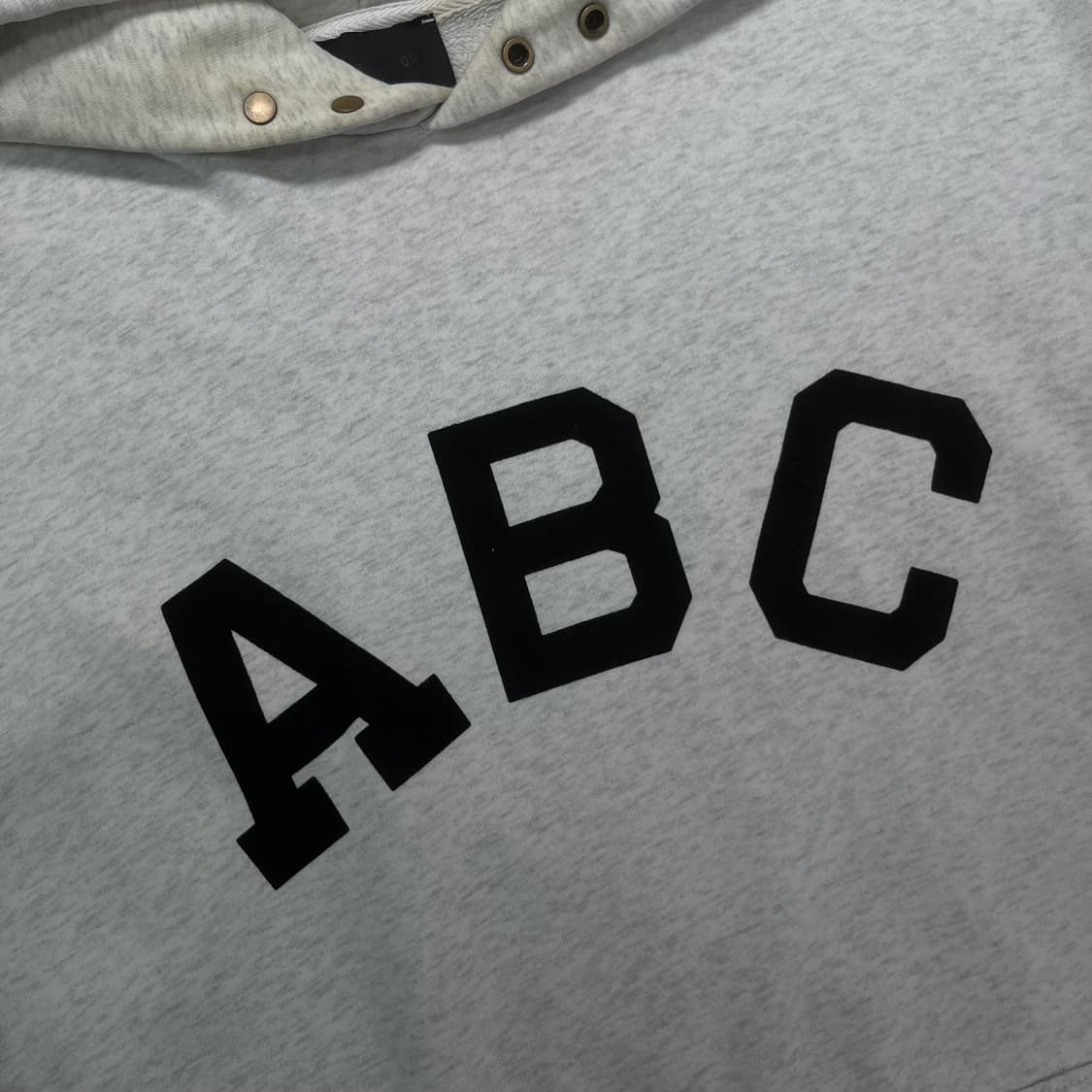 105 피오갓 7주년 ABC 크림 후드티 상품이미지3