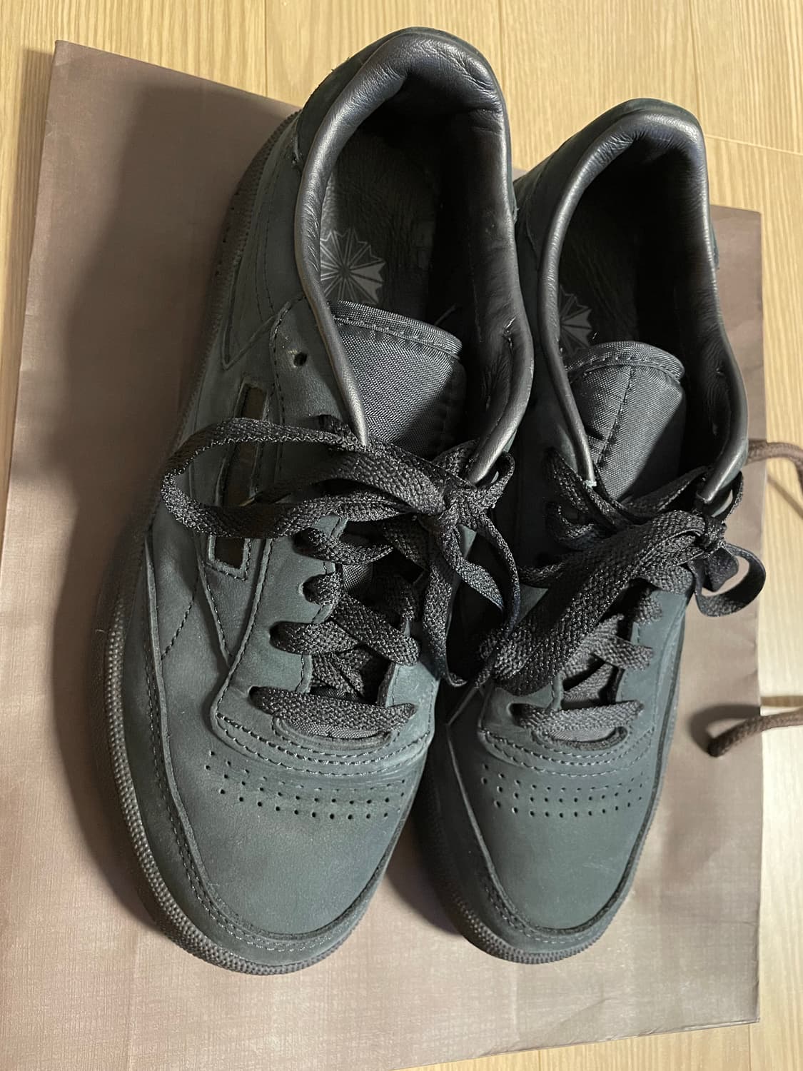 리복 x JJJ자운드 클럽씨 85 트리플 블랙 상품이미지2