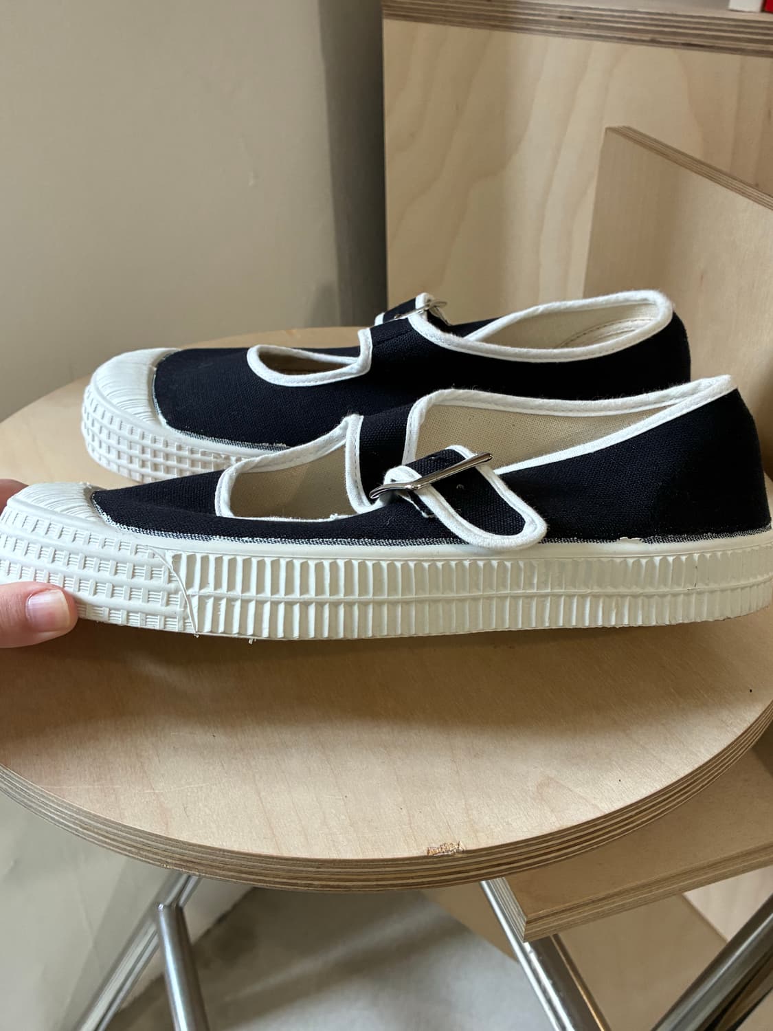 꼼데가르송 걸 X 노베스타 메리제인 스니커즈 상품이미지2