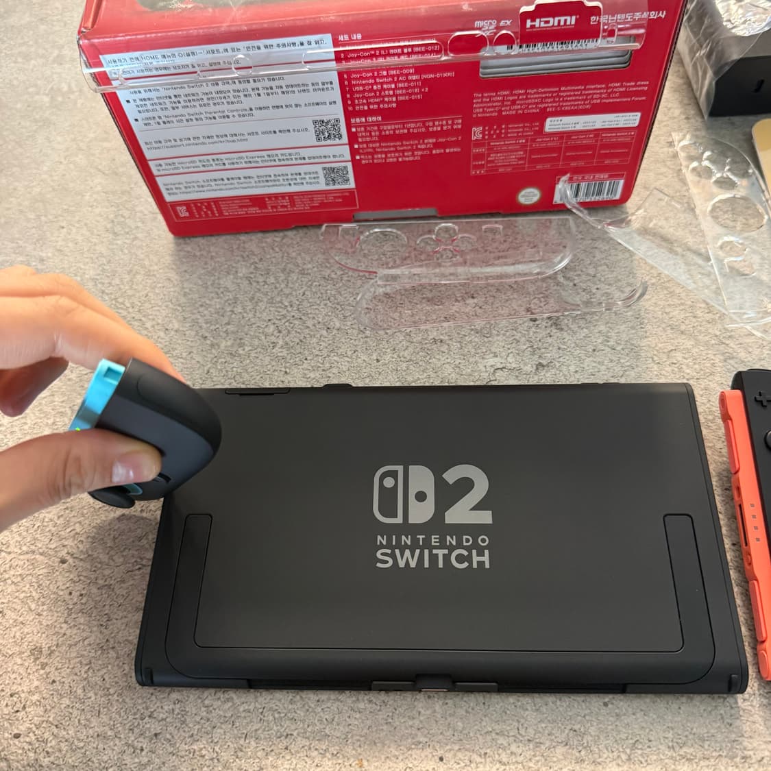 (S급 거의새거) 닌텐도스위치2 일반 풀구성 + 액정필름, 조이콘케이스 상품이미지3