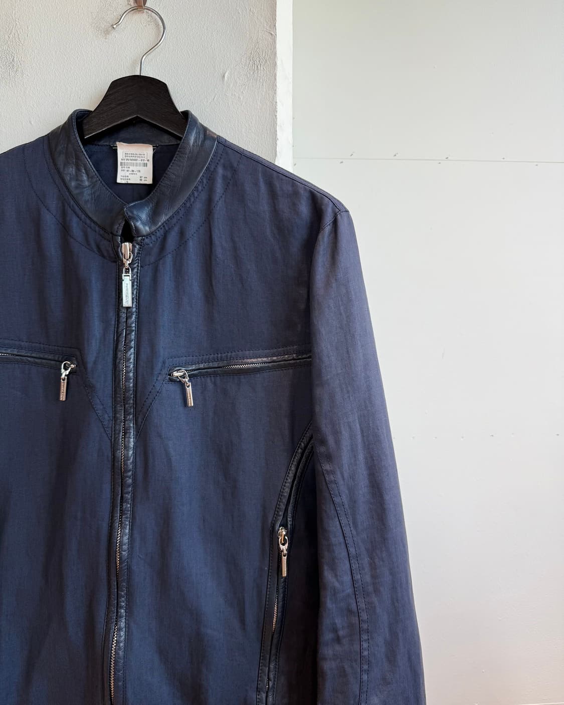 베르사체 네이비 린넨 레더 트림 블루종 자켓 상품이미지5