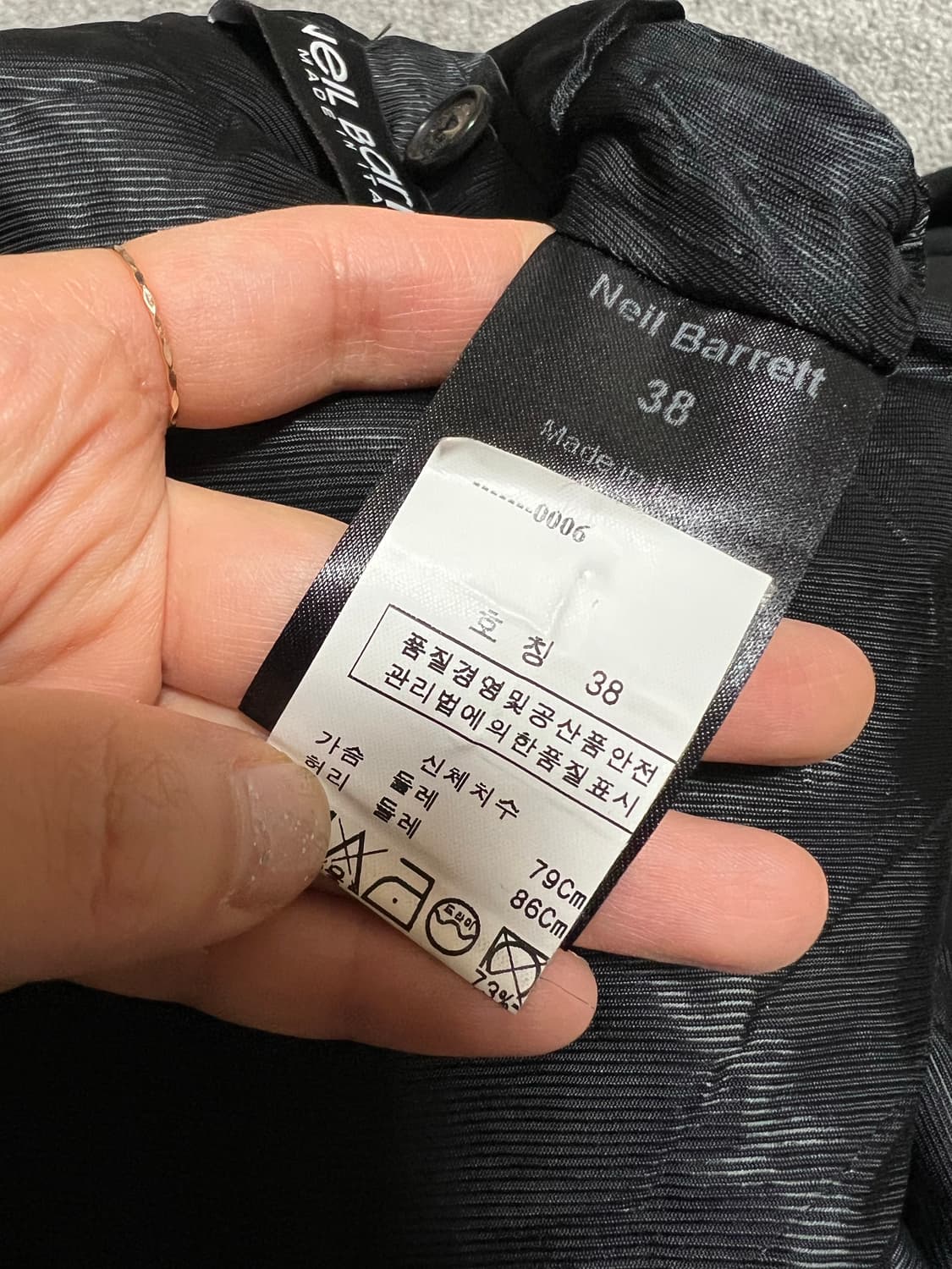 𝙽𝚎𝚒𝚕 𝚋𝚊𝚛𝚛𝚎𝚝𝚃 닐바렛 블랙 자켓 상품이미지7