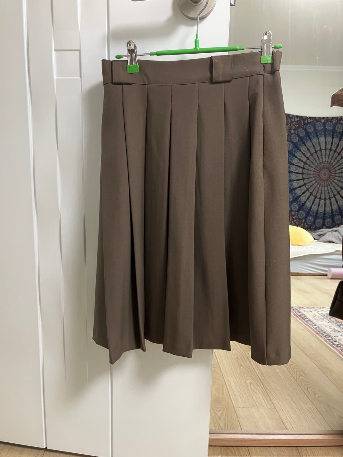 플리츠 미디 스커트 브라운 (뒷밴딩) 상품이미지2