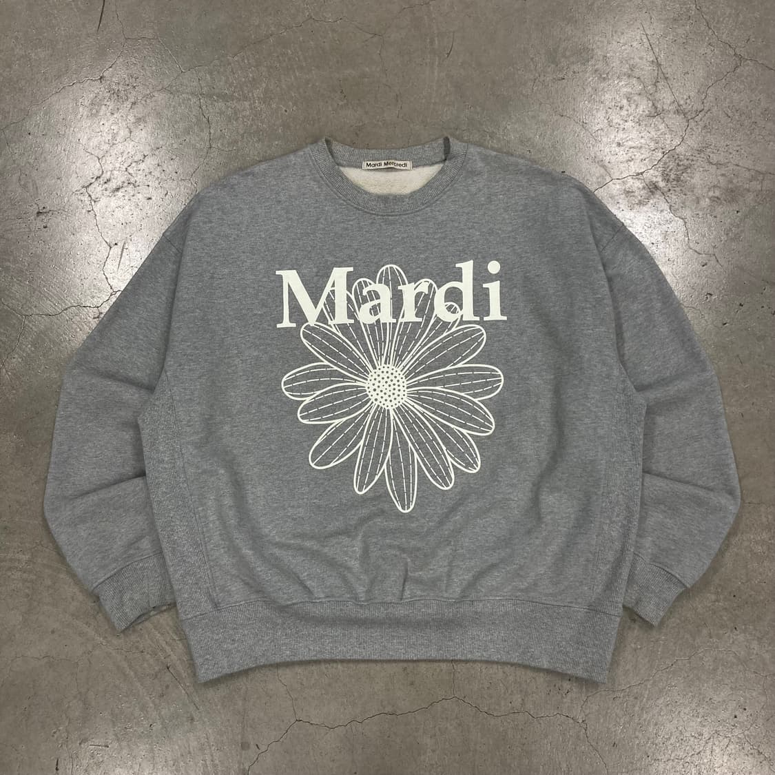마르디 메크르디 그레이 빅로고 맨투맨 상품이미지1