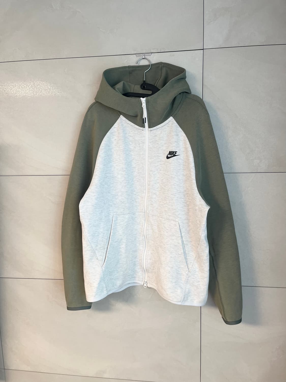 [2XL] 나이키 테크팩 후드집업 카키/아이보리 화이트 판매합니다.

사 상품이미지3