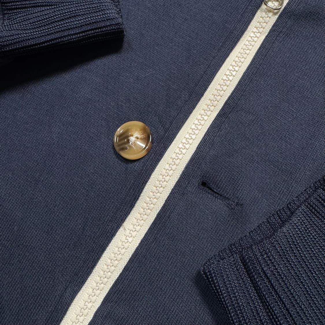 Name : 세터 SATUR 시그니처로고 사이드라인 니트집업 :)  상품이미지4