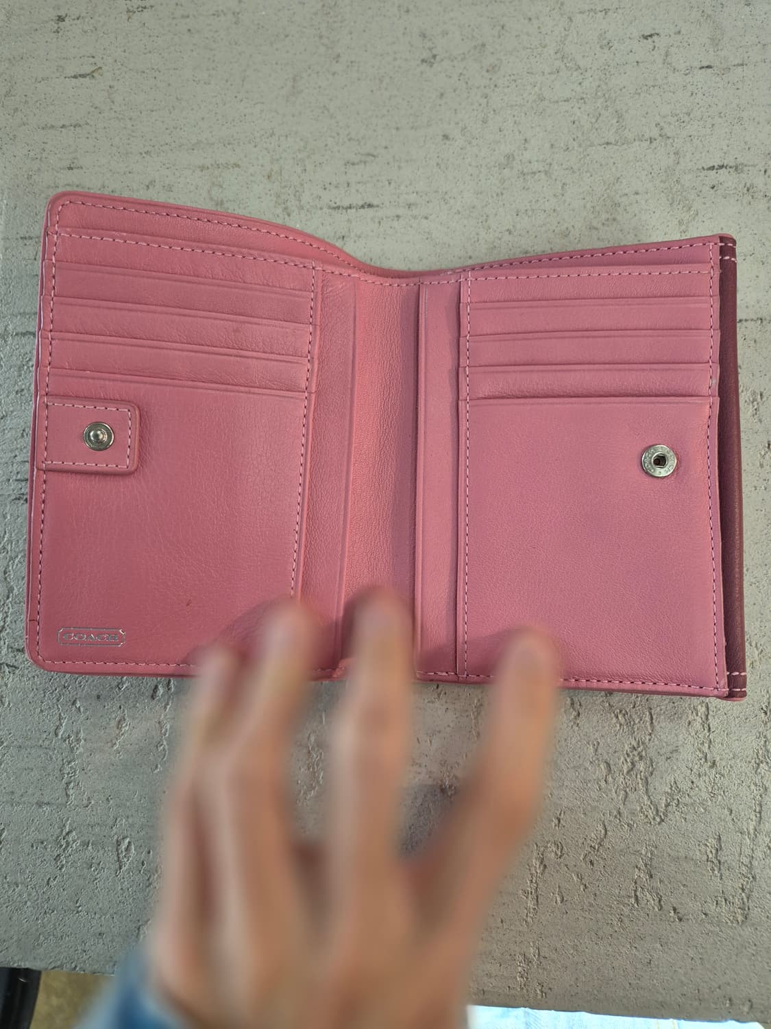 코치 여성 중지갑 플럼 핑크 상품이미지5