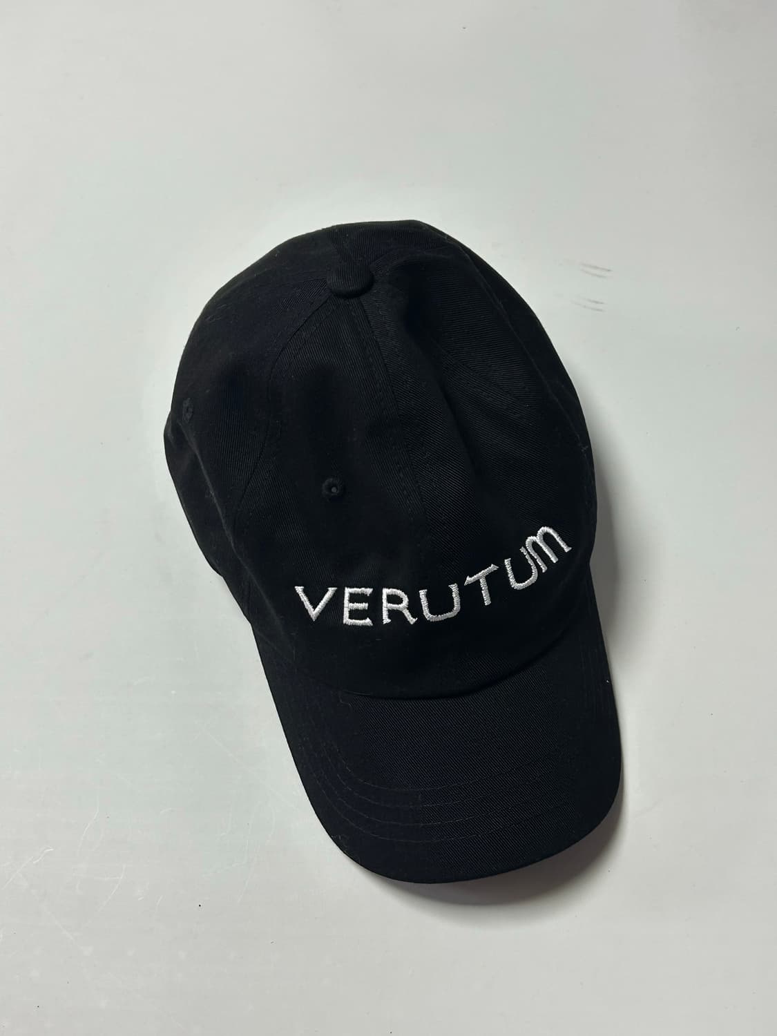 베루툼 시그니처 로고 볼캡 블랙 상품이미지1