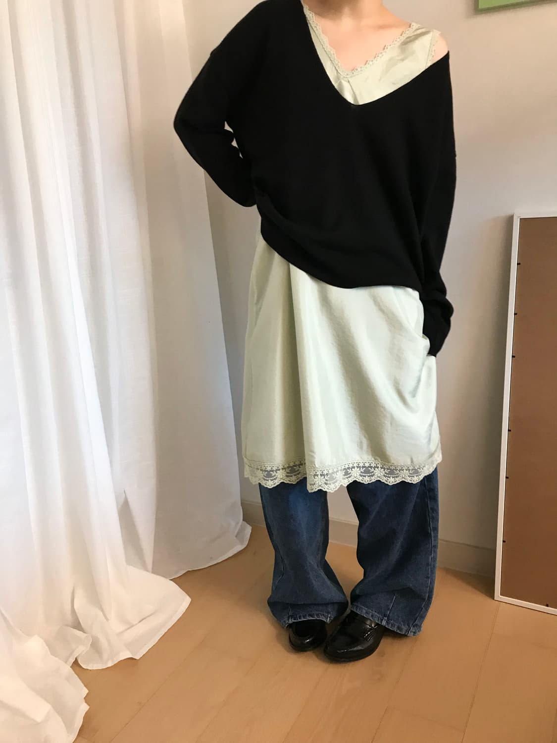 디밍 레이스 슬립 원피스(아이보리)+브이넥 니트(블랙) 상품이미지3