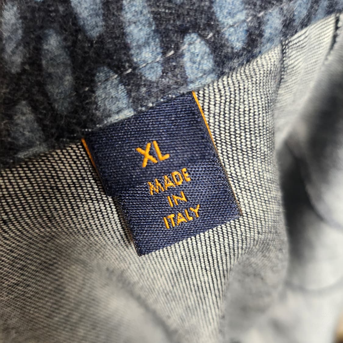 루이비통 니고 셔츠 자켓
사이즈 XL / 사용감 적음 상품이미지4