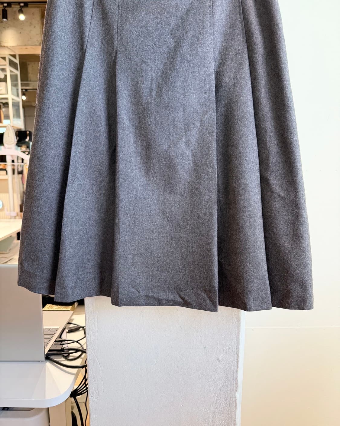 마가렛 호웰 차콜 랩 핀턱 미디스커트 상품이미지7