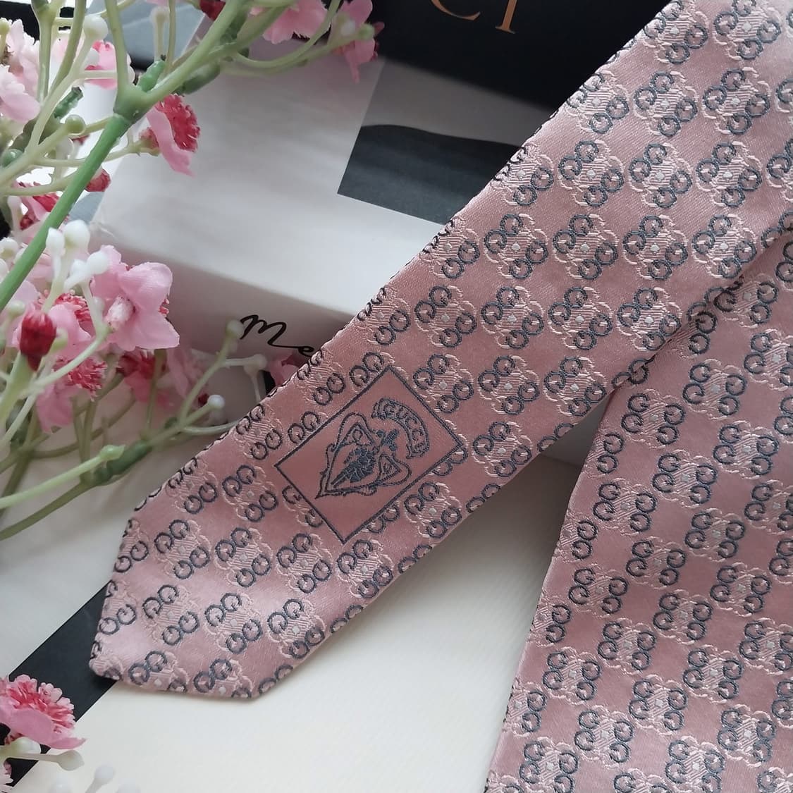 구찌 실크 핑크 자카드 로고 패턴 넥타이 9.6cm A+등급 K1794
 상품이미지4