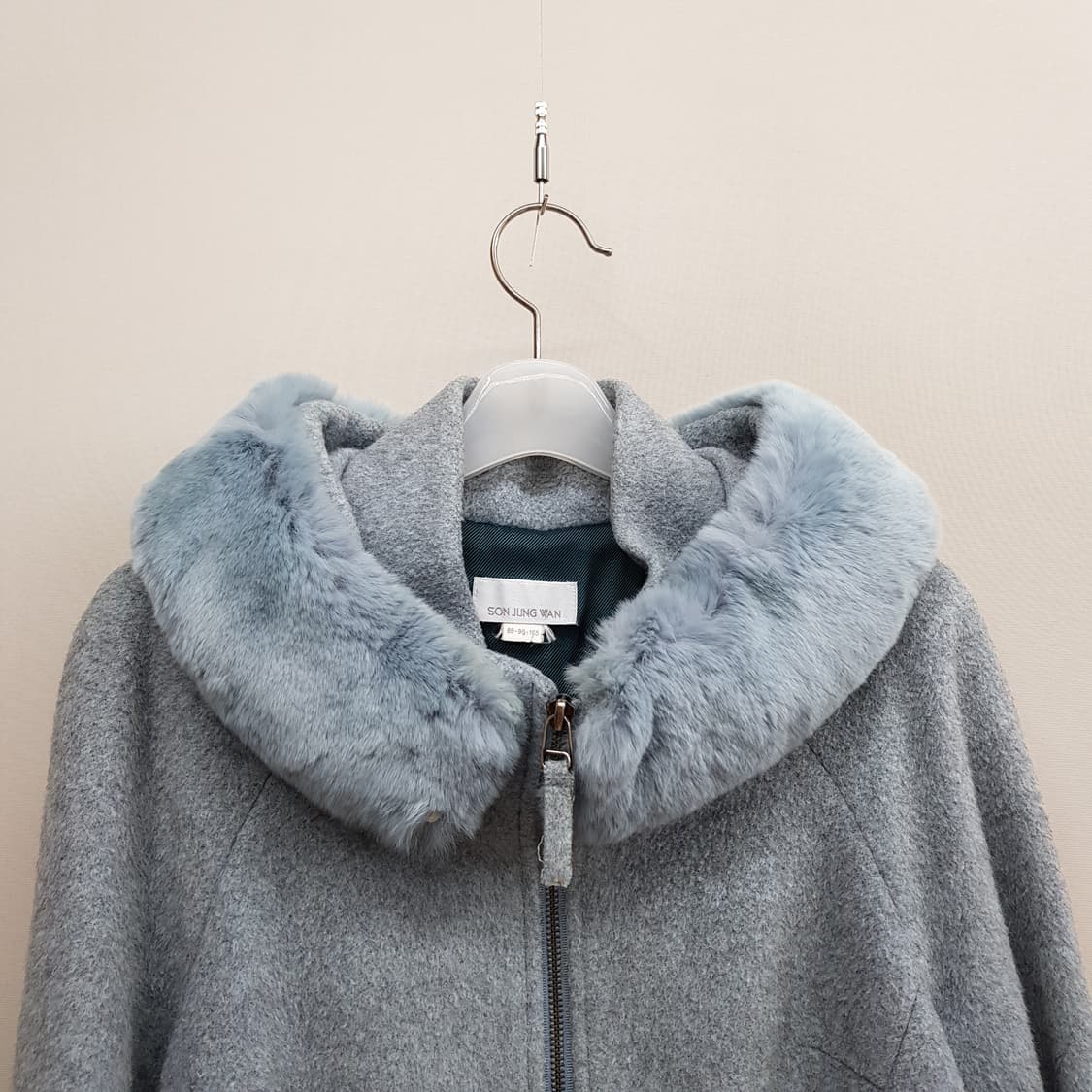 손정완 후드 퍼 트리밍 울 혼방 지퍼 코트 88-96-165 상품이미지2