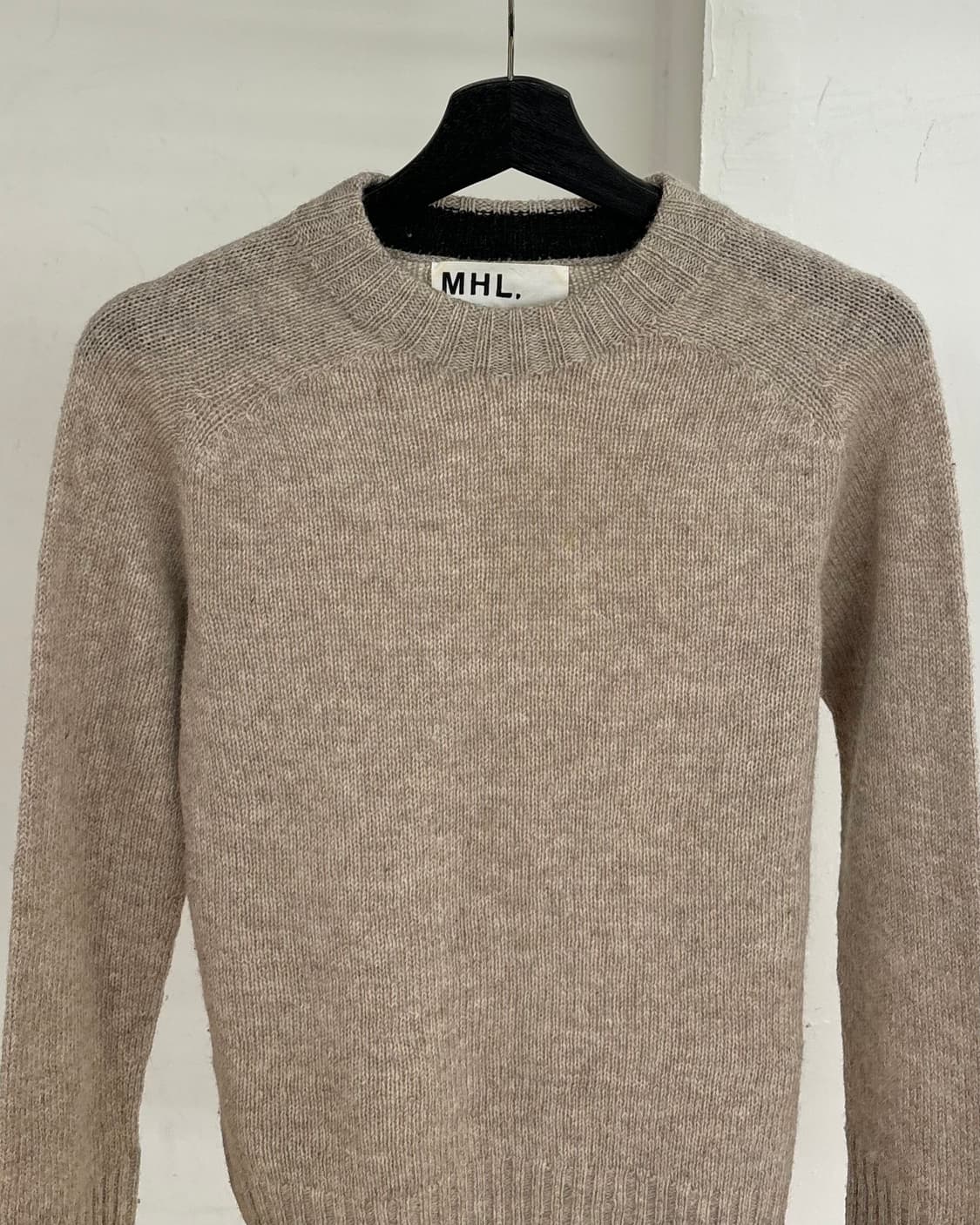 엠에이치엘 베이지 크루넥 울 니트 상품이미지2