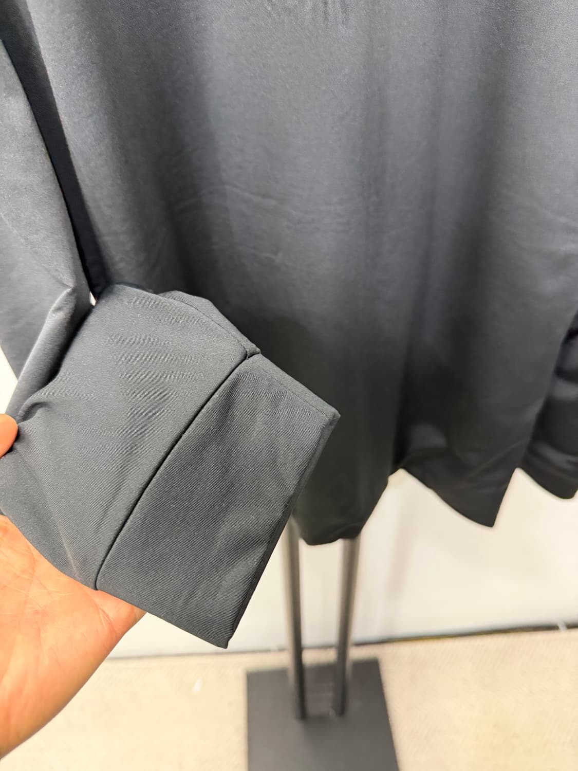 정품) 알렉산더왕 로고 블랙 긴팔 티셔츠 48 상품이미지5