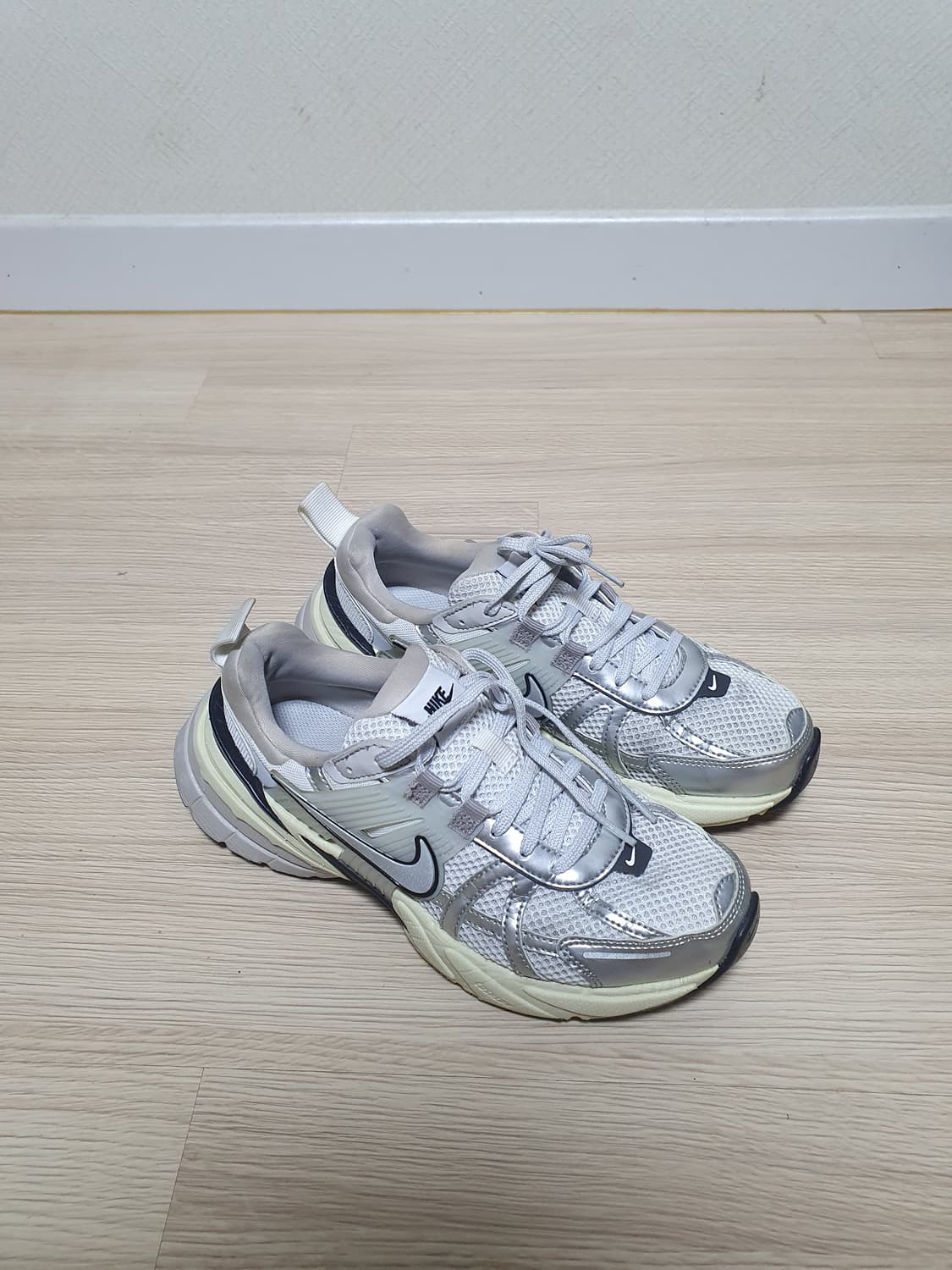 나이키 v2k 런 운동화 240 상품이미지2