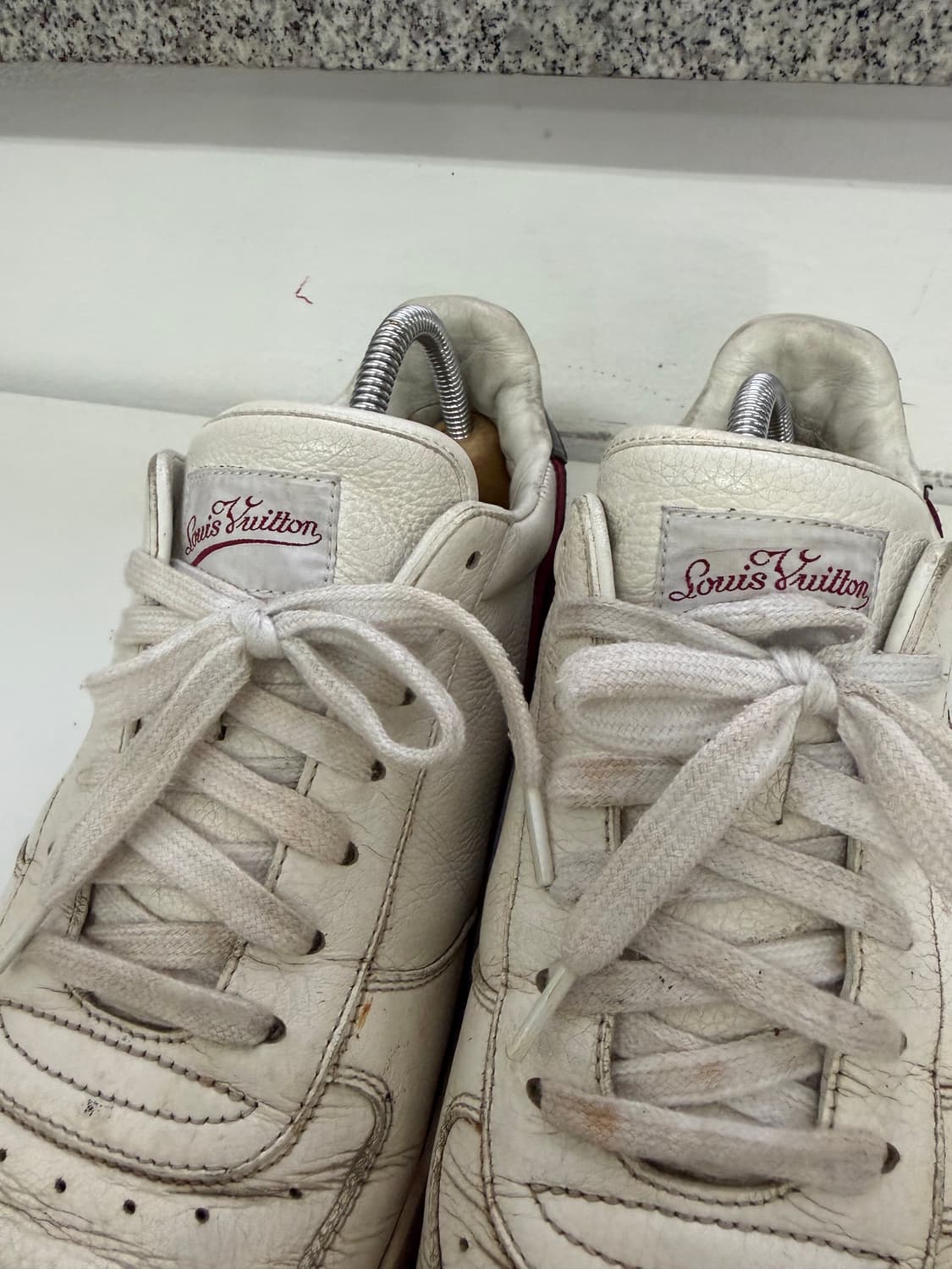 정품) 루이비통 남성 화이트 스니커즈 8(270) 상품이미지4