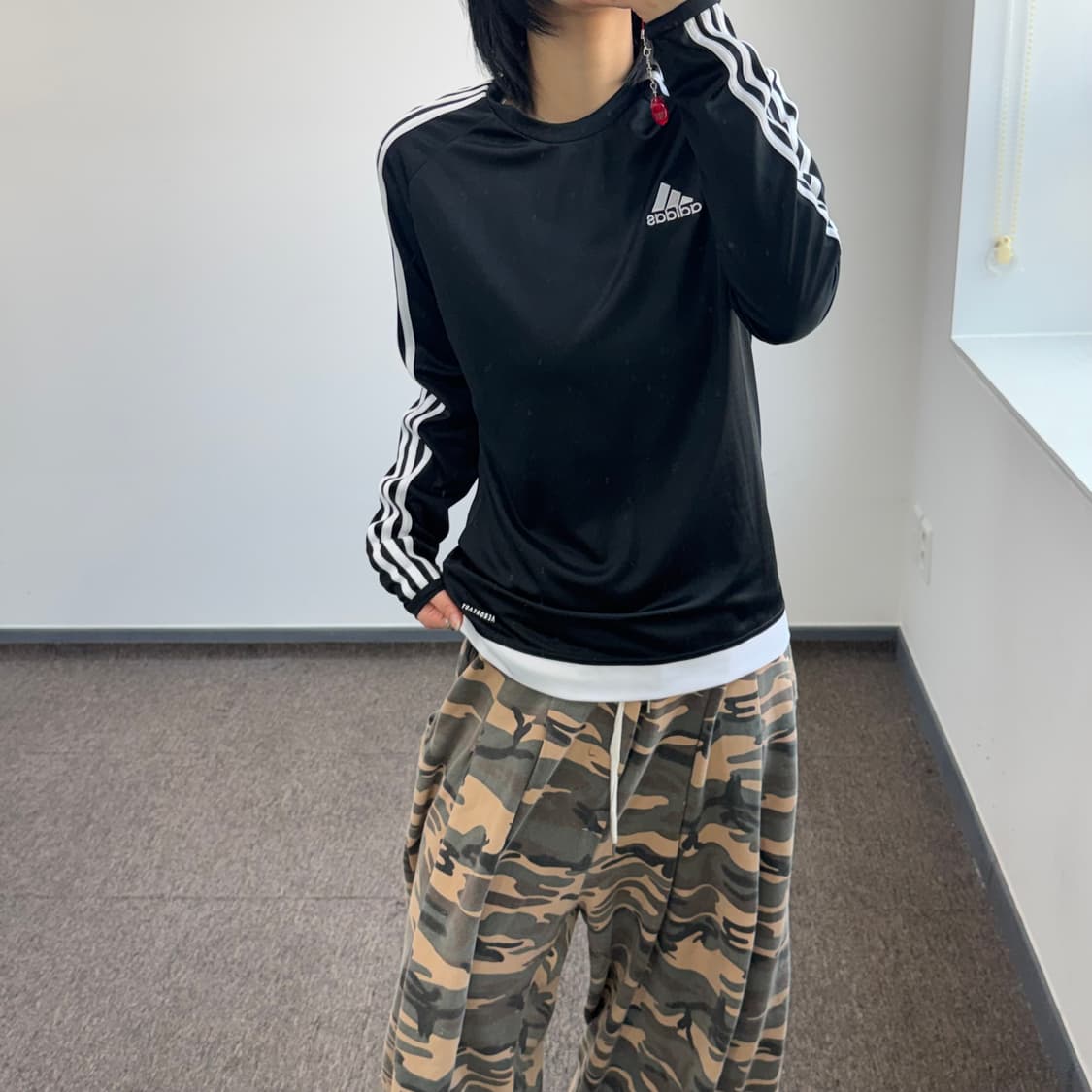 Adidas 아디다스 삼각로고 블랙 롱슬리브 상품이미지1