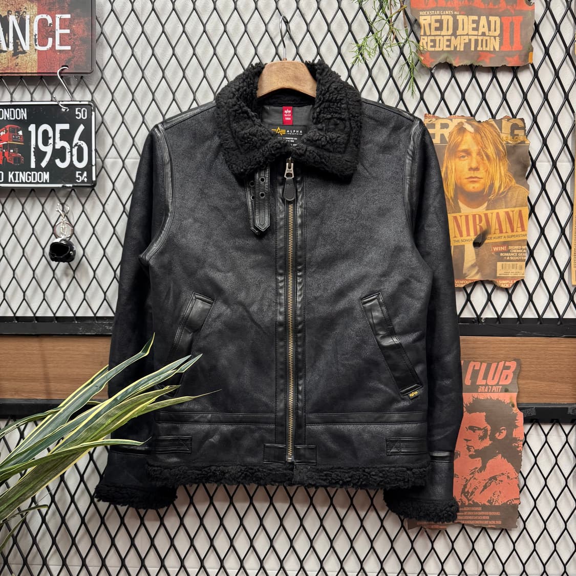 알파인더스트리 B-3 레더자켓 퍼카라 디테일 레귤러핏 블랙 상품이미지1
