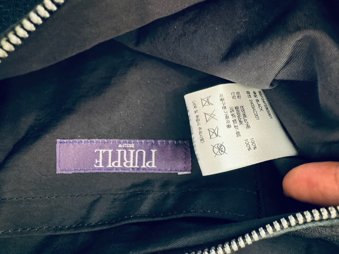 비슬로우 스터드 레더 바디크로스 백 블랙 상품이미지3