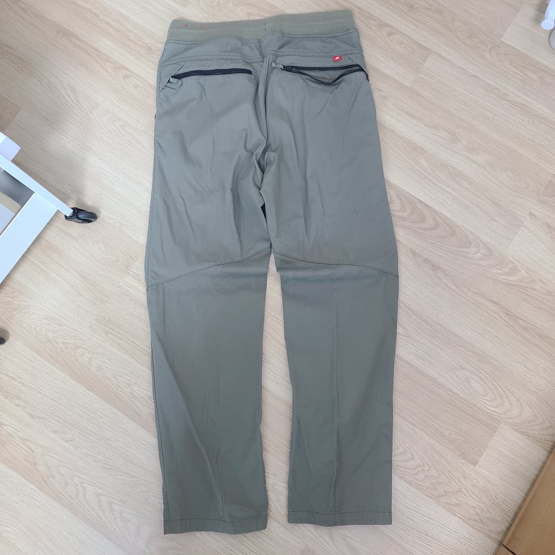 나이키 테크 팬츠 카키 상품이미지2