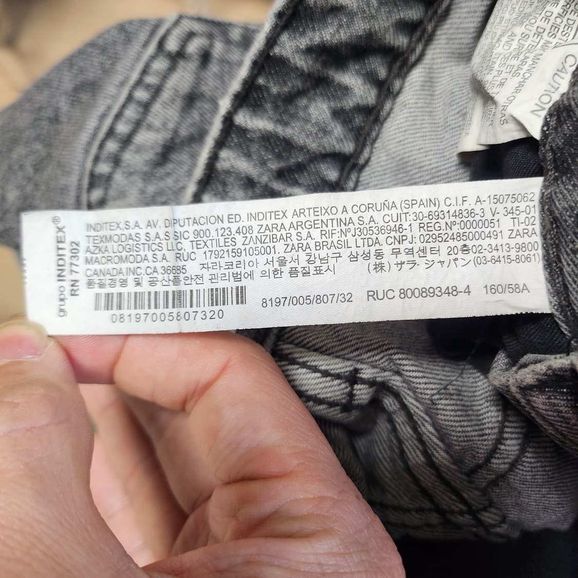 [23] ZARA 블랙 워싱 데님 숏팬츠 상품이미지5