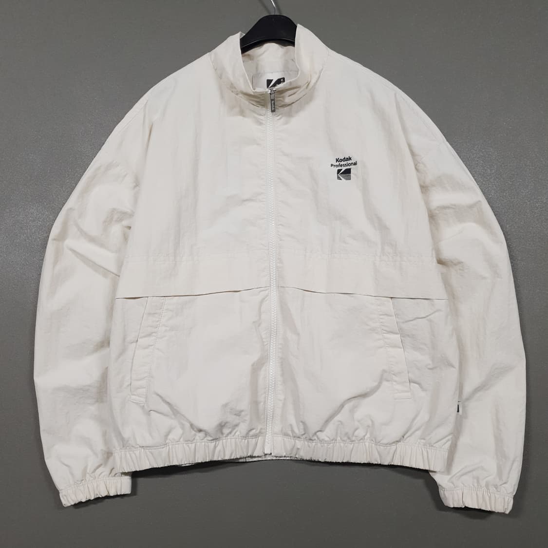 여성 S) 코닥 신형 25ss 에센셜 빅로고 우븐 자켓 아이보리 오버핏 상품이미지2