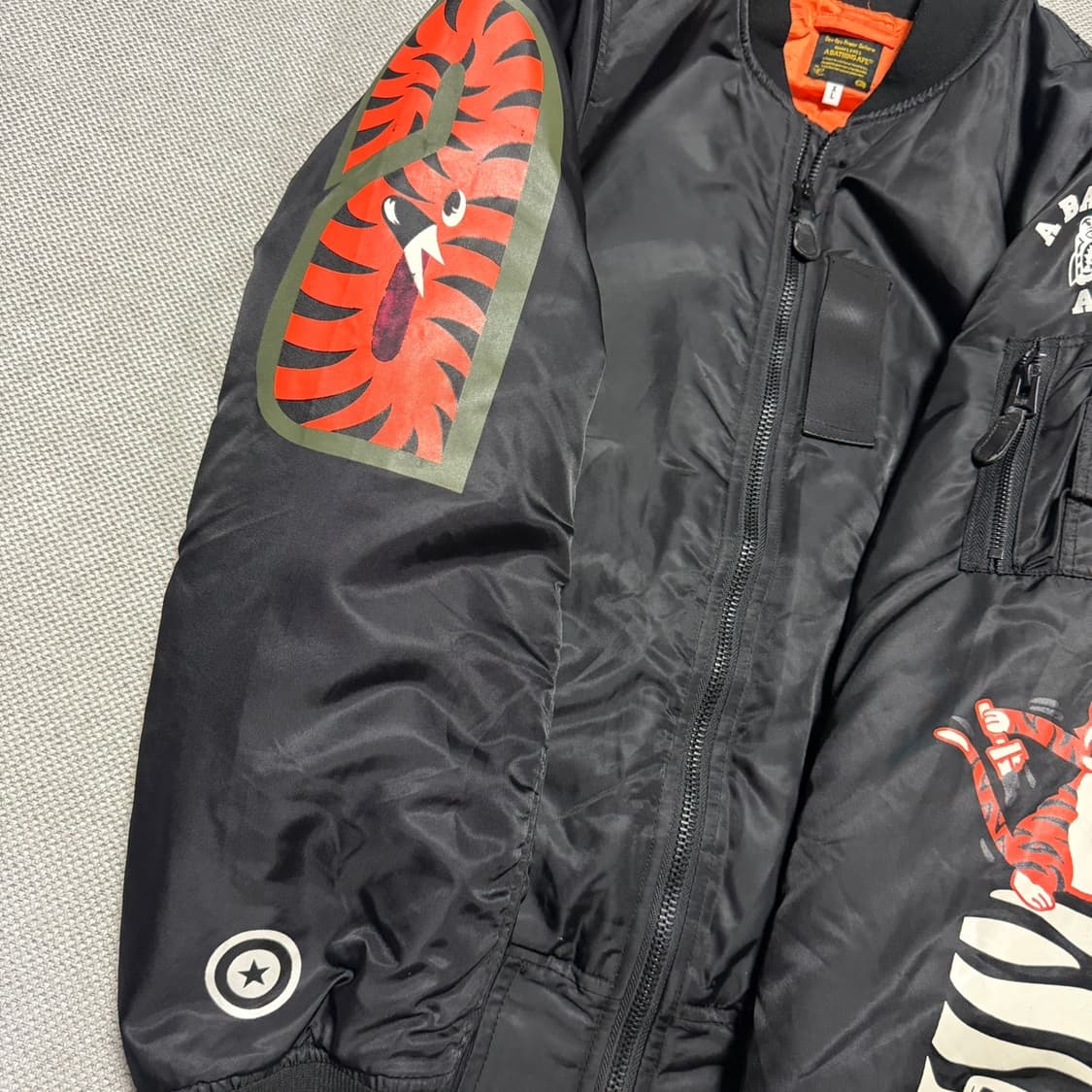 베이프 ma-1 타이거 x 샤크 항공 자켓 상품이미지2