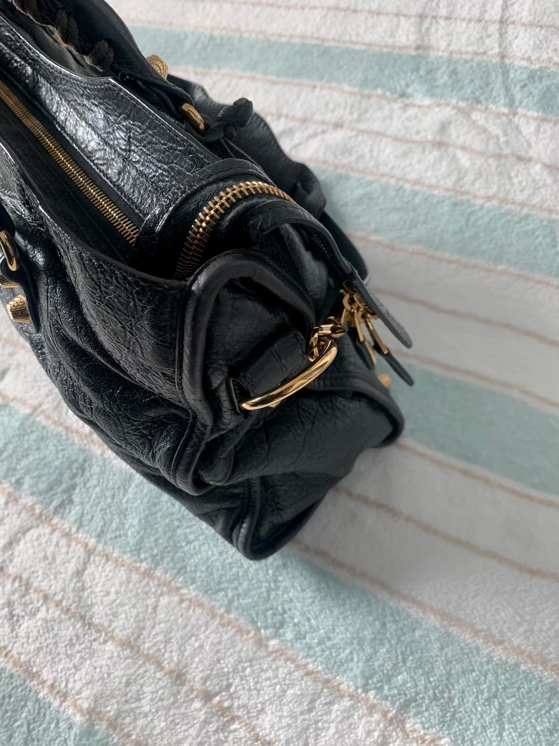 발렌시아가 르시티 모터백 미디움 다크그레이 상품이미지5