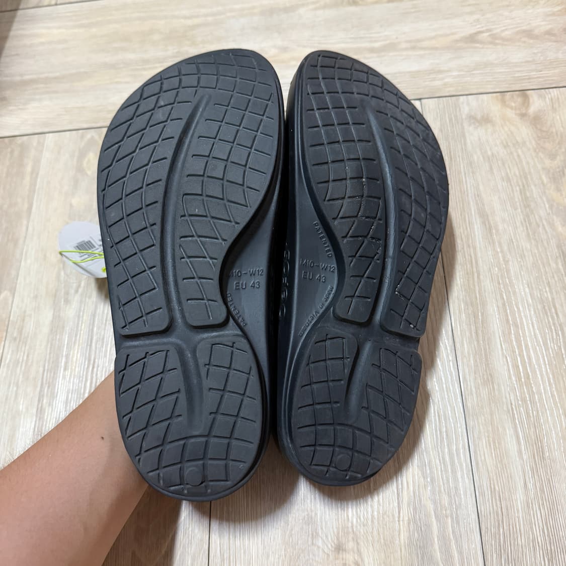 m10,280) 50,000원 우포스 우아 슬리퍼 블랙 상품이미지3