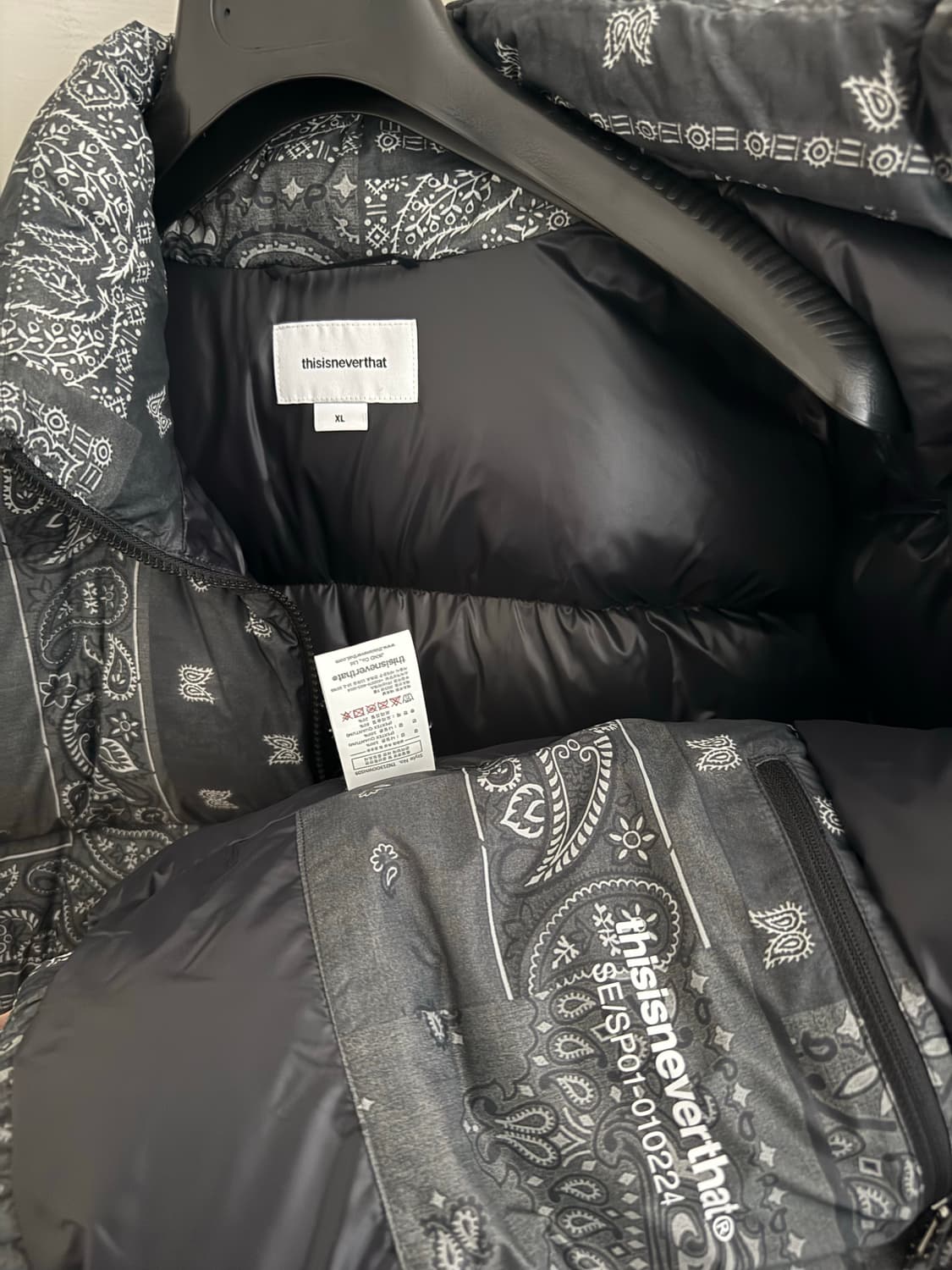 XL) 디스이즈네버댓 반다나 덕다운 패딩 블랙 상품이미지3