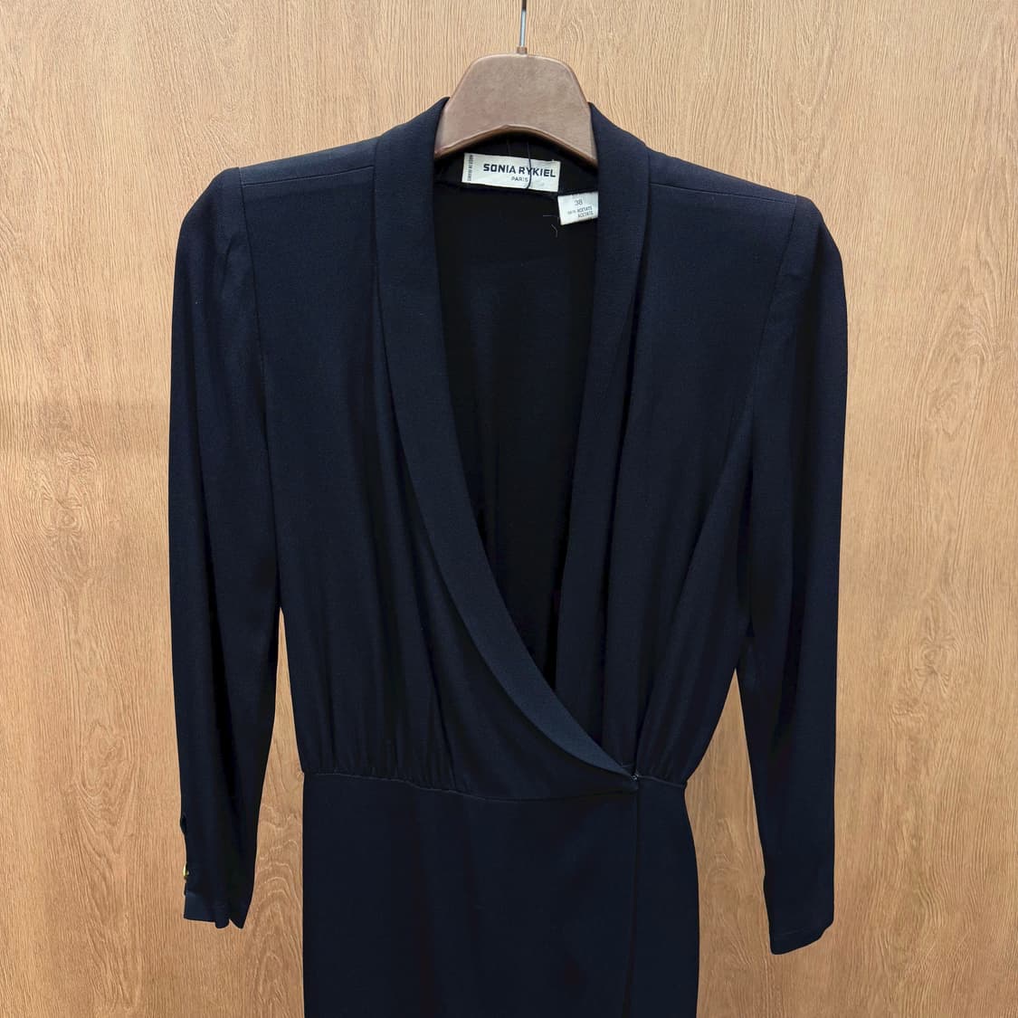 소니아 리키엘 딥 브이넥 미디 원피스 랩 스타일 허리 셔링 디테일 블랙 상품이미지4